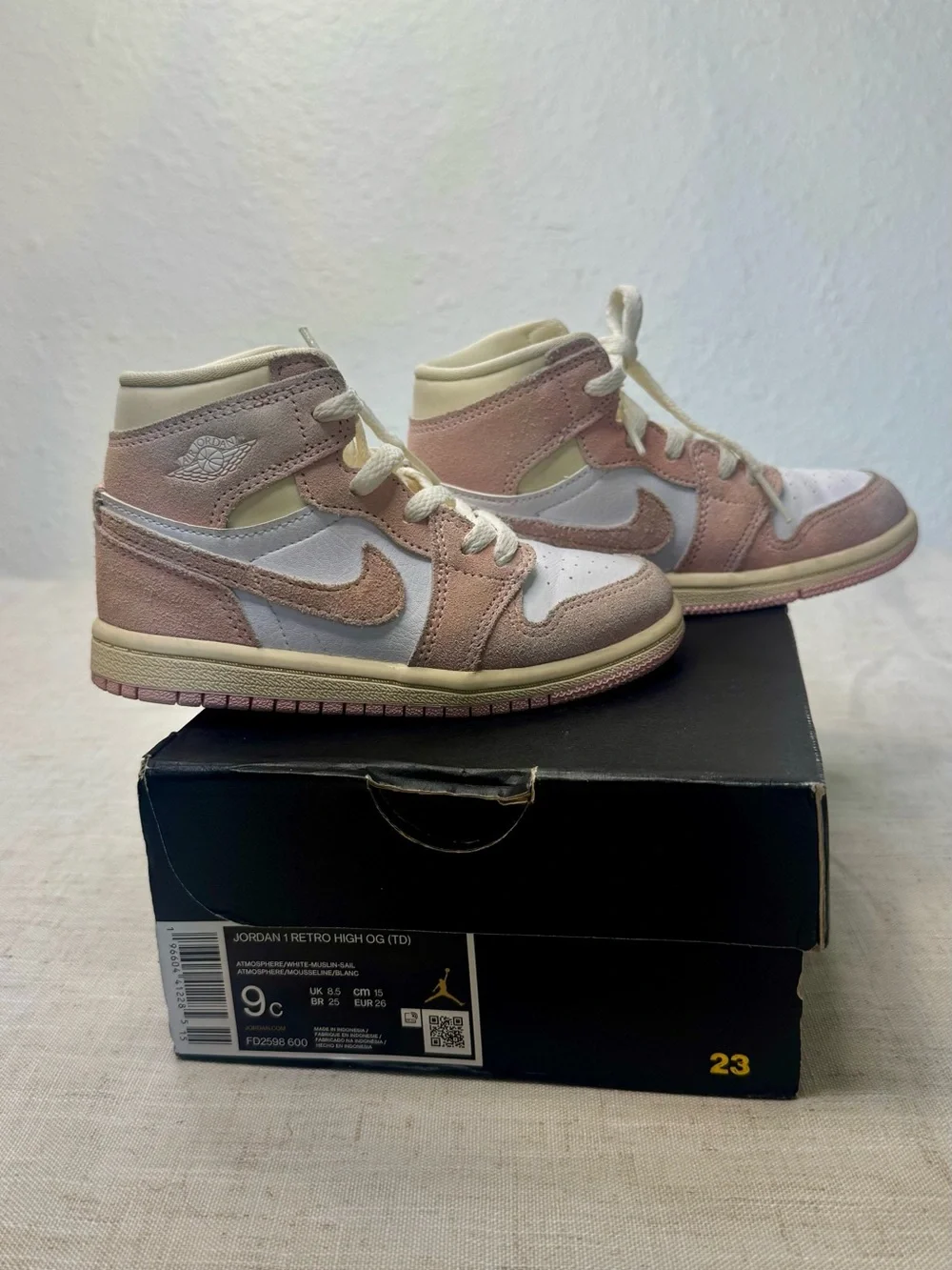 Nike Kids' Jordan 1 Retro High Top Sneakers - Pink/White